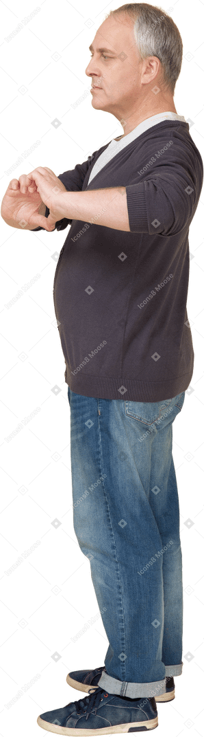 Man in casual clothes standing