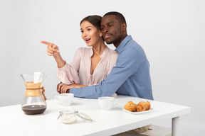 Le café a meilleur goût si je le prends avec vous