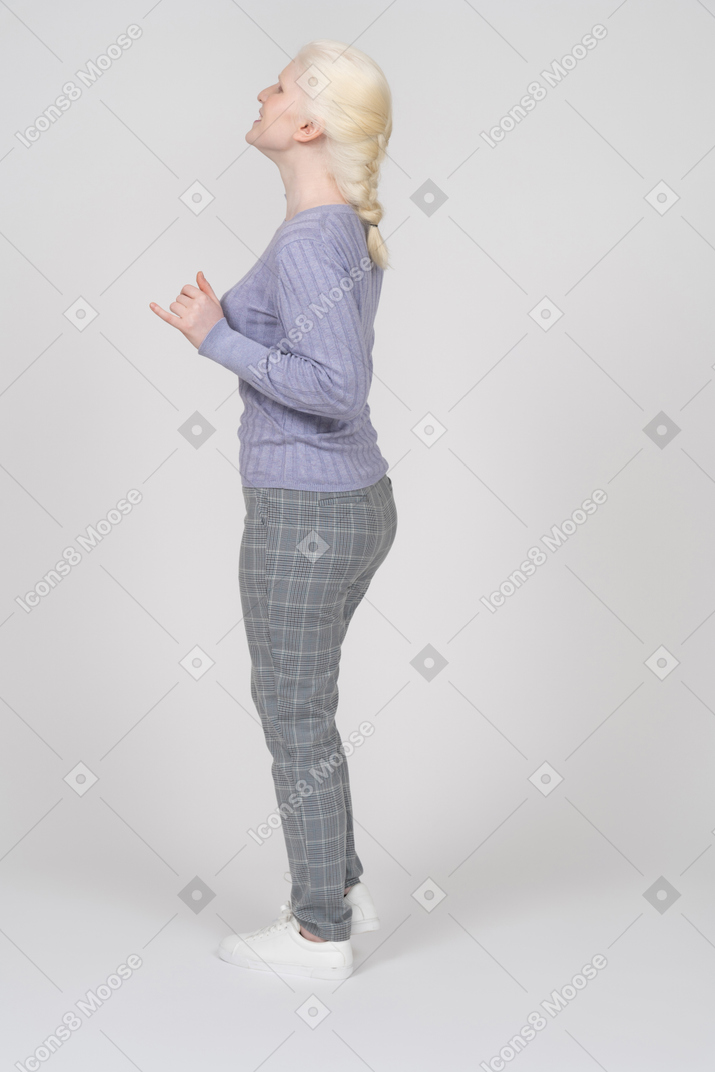 Side view of girl standing with bent arms