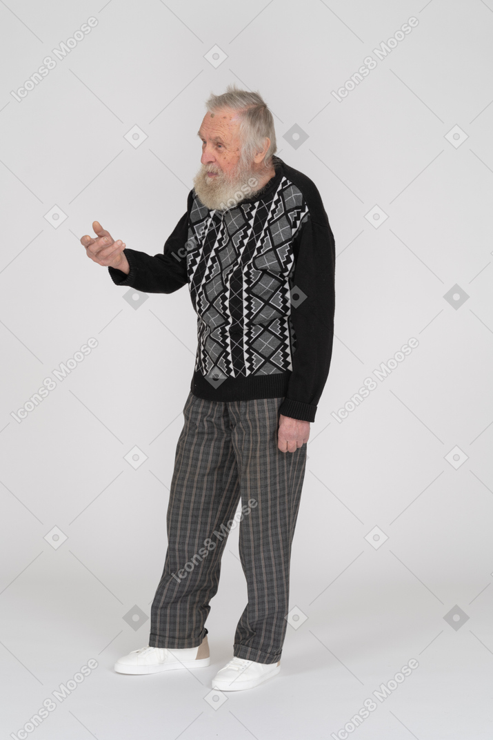 Uomo anziano che mostra un segno di cenno