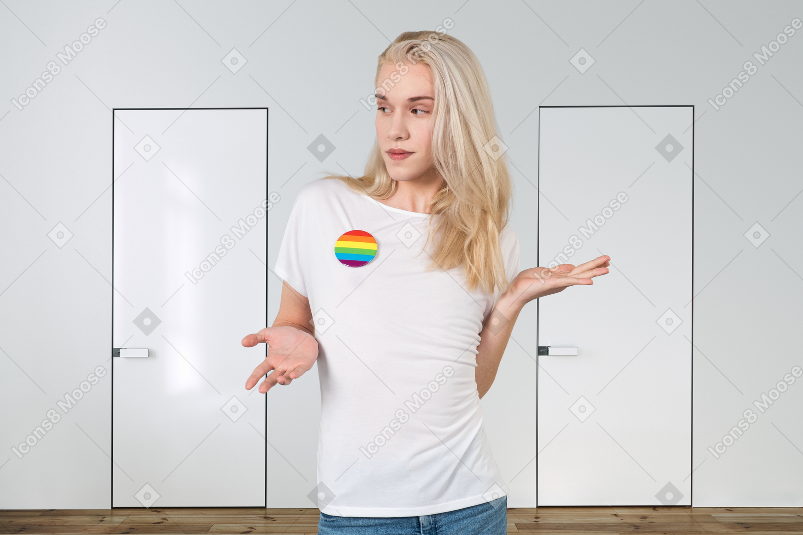 Pessoa genderqueer está escolhendo a porta