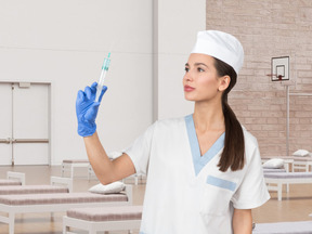 Krankenschwester mit spritze