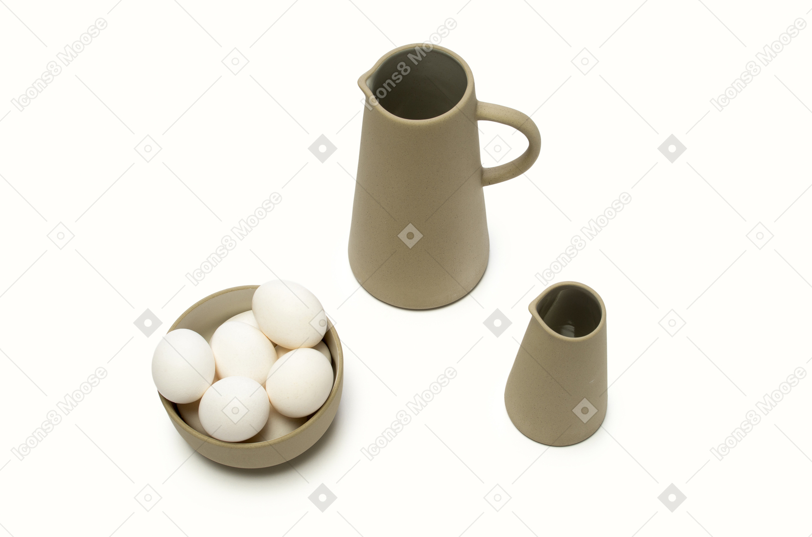 Uova di gallina in una ciotola e brocche