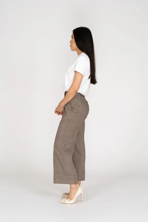 Vista lateral, de, un, llanto, señorita, en, calzones, y, camiseta