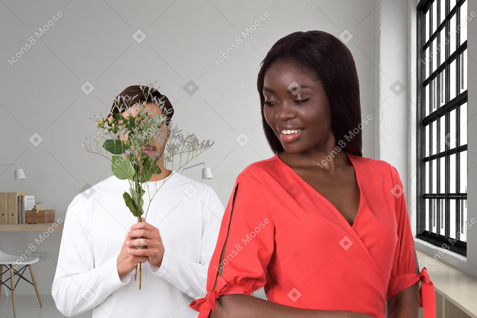 Homem dando a uma mulher um buquê de flores