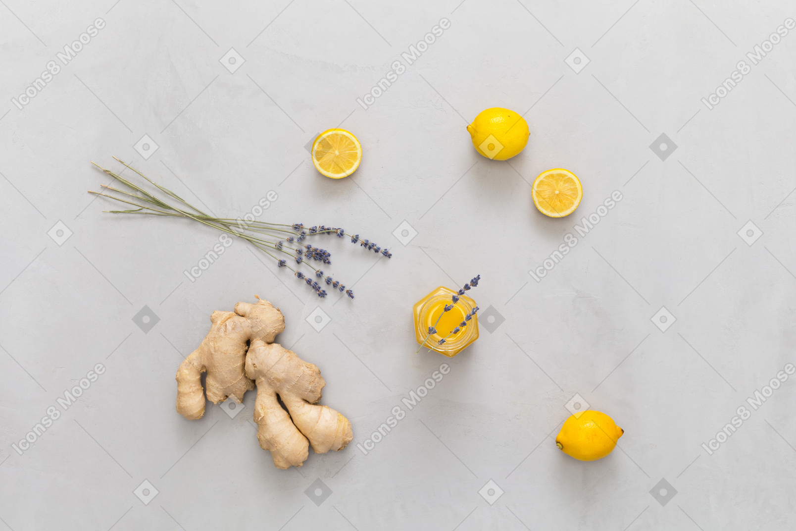 Jengibre, limones y flores secas
