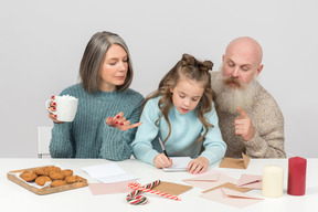 Cartões de natal assinando em família